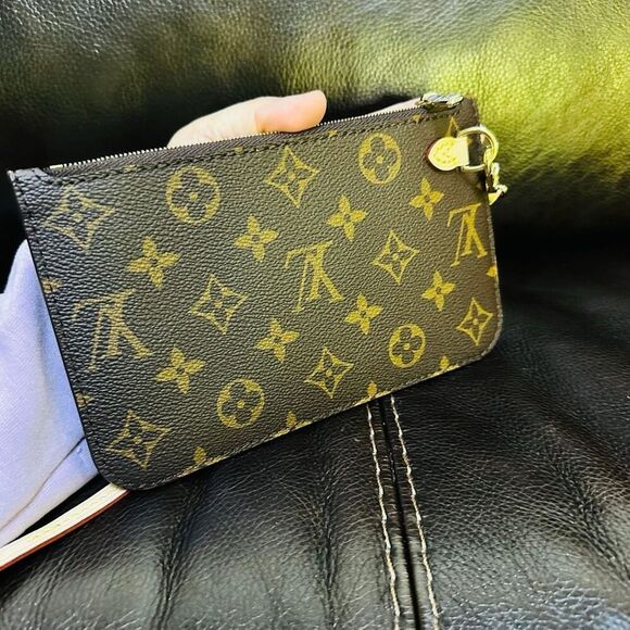 Louis Vuitton Neverfull PM Pouch Monogram - Picture 3 of 10